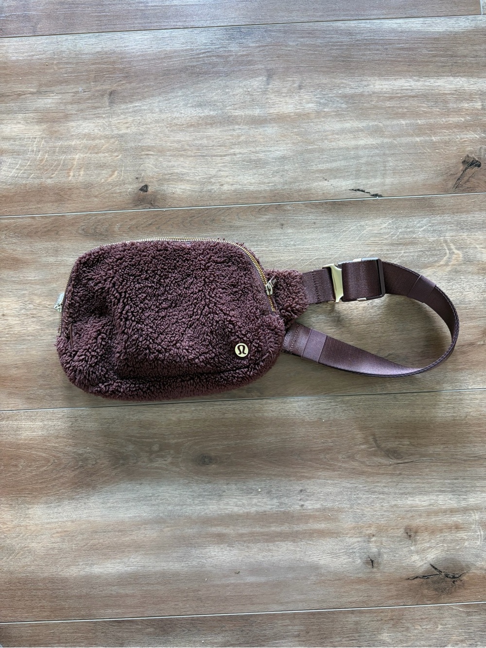 lululemon athletica Plush Sherpa Belt Bag in Dark Brown